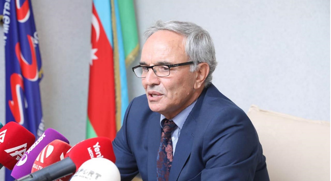 Əflatun Amaşov yazır: "Bu cəbhə təsadüf simaları sıradan çıxaracaqdır"