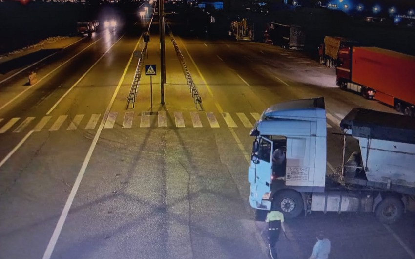 Bakıda yolu bağlayan yük maşınının sürücüsü həbs edilib - FOTO