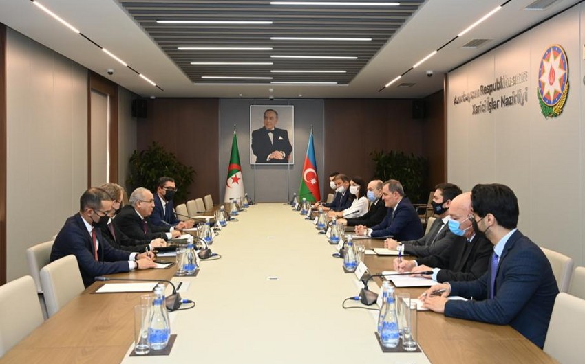 Ceyhun Bayramov&nbsp;Əlcəzairin xarici işlər naziri ilə görüşüb