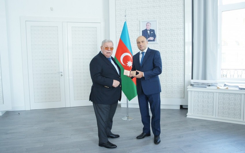 Nazir&nbsp;Xalq artistinə &ldquo;Şərəf&rdquo; ordenini təqdim edib