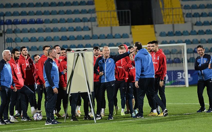 Yığmanın iki futbolçusu heyətdən kənarlaşdırılıb