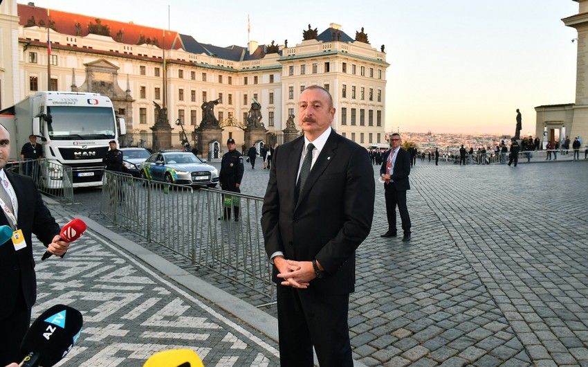 PREZİDENT PRAQDA MÜHÜM MESAJLAR VERDİ: "Sülh müqaviləsi ilin sonunadək imzalana bilər" - "Onların taleyini Ermənistanla müzakirə etmək fikrində deyilik" - Müsahibə (FOTOLAR)