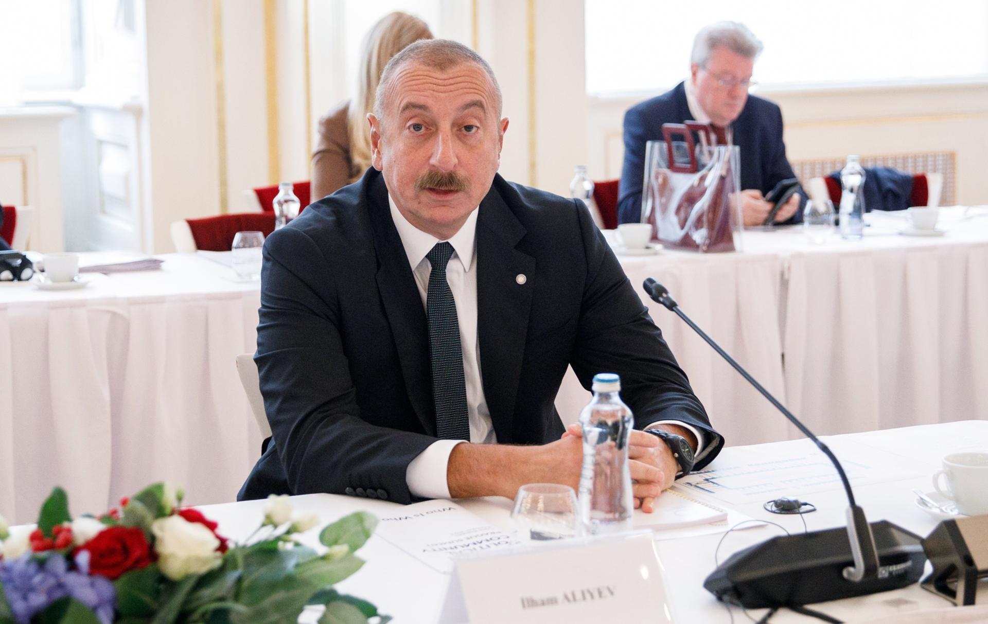 Prezident İlham Əliyev Praqada işçi nahar formatında keçirilən bağlanış plenar iclasında iştirak edib - FOTOLAR