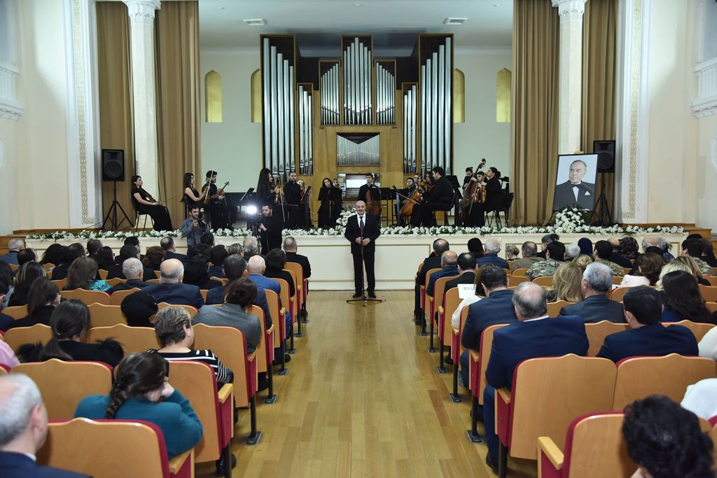 Nəsimi rayonunda Ulu Öndər Heydər Əliyevin anım gününə həsr olunmuş tədbir keçirilib - FOTOLAR