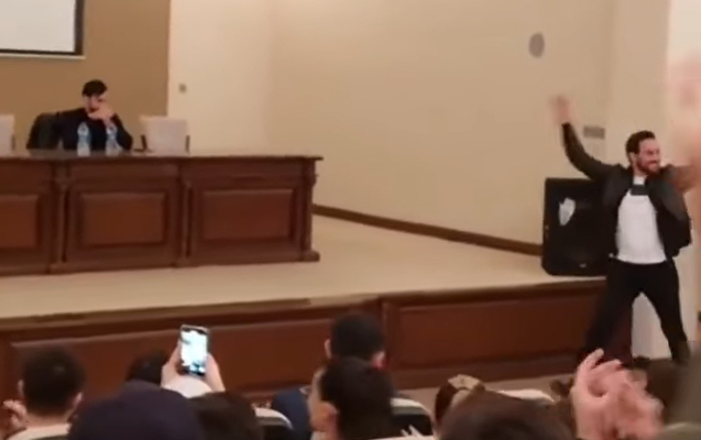 İqtisad Universitetində tiktokerlərlə tələbələrin görüşü etiraz doğurdu - Açıqlama (VİDEO)