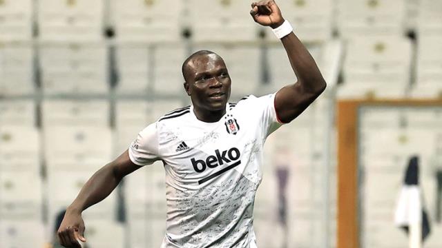 \"Neftçi\" klubu Abubakar və daha iki futbolçuyla vidalaşdı