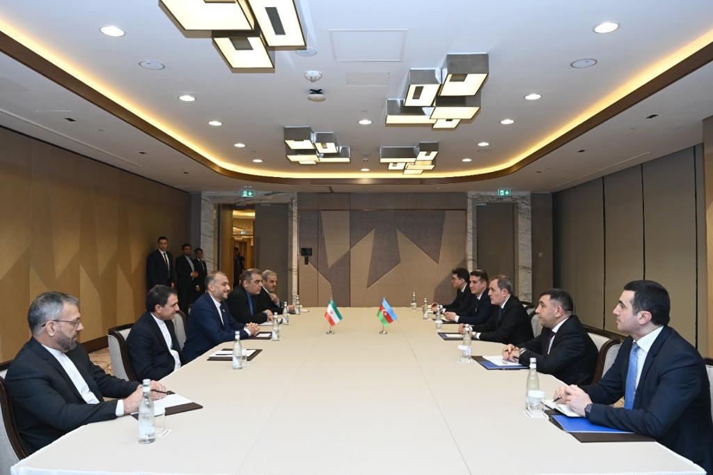 Ceyhun Bayramov İran XİN başçısı ilə müzakirə aparıb - Özbəkistanda (FOTO)