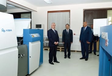 Ali Məclisin aparat rəhbəri işçilərin içində deyib ki,&nbsp;rədd ol, çıx...