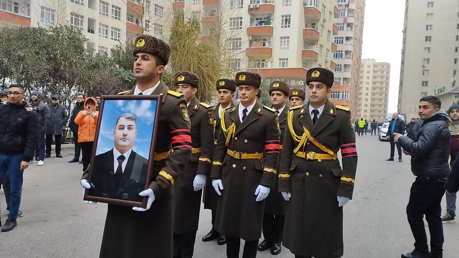 Orxan Əsgərov&nbsp;İkinci Şəhidlər xiyabanında dəfn olunub - Vilayət Eyvazov, Əli Nağıyev, Zakir Həsənov və digər rəsmilər&nbsp;mərasimə qatılıblar (FOTOLAR/YENİLƏNİB)