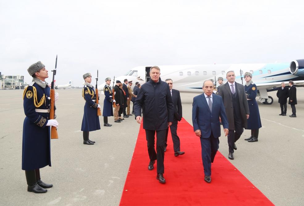 Rumıniya prezidenti Azərbaycanda belə qarşılanıb - FOTOLAR (Yenilənib)