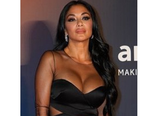 Məşhur müğənni: "Bir geyimlə həyatım dəyişdi"&nbsp;- FOTOLAR