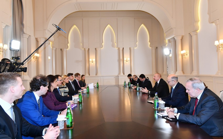 İlham Əliyev Avropa İttifaqının komissarını qəbul edib - Nələr müzakirə olunub? (FOTO)