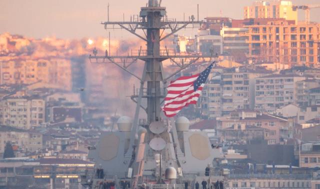 ABŞ-ın İstanbulda peyda olan 155 metrlik savaş gəmisi... - Türk admiral SOS verdi, MHP lideri od püskürdü: "Bu, kimə mesajdır?" - (FOTO)