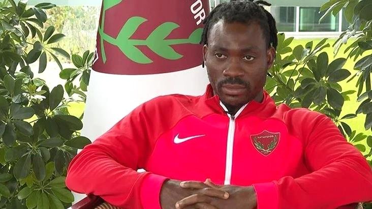 "Dağıntılar altından sağ çıxdı" xəbəri yayılan futbolçu... - "O, hələ də çökən binanın altındadır"