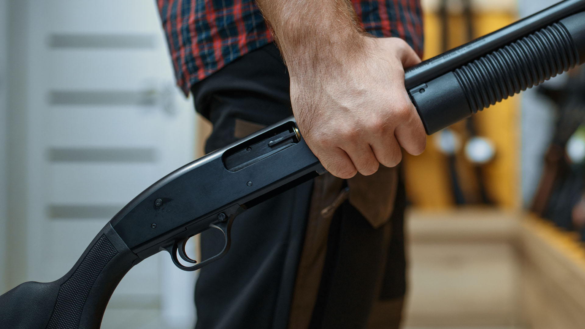 Biləsuvarda silahlı insident: 51 yaşlı kişi güllələndi