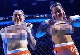 UFC yarışmasında heyrətamiz an: qadın döyüşçülər matçdan sonra sinələrini açdı (FOTOLAR)