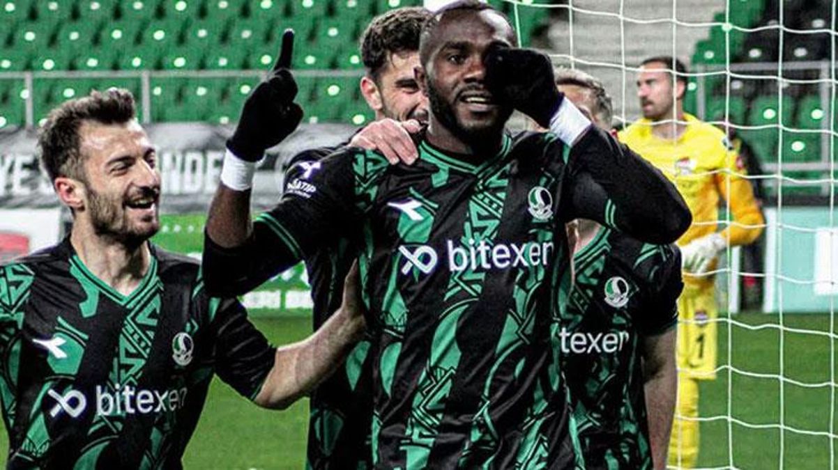 Super Liqaya gedən yarış qızışır - "Sakaryaspor"un qələbəsi zirvəni alt-üst etdi