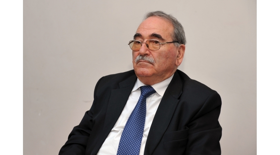 Akademik Tofiq Hacıyevin dilçilik məktəbi... - Professor yazır