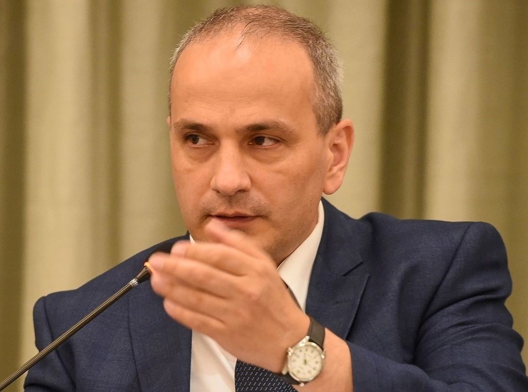 KREDİT MÜQAVİLƏLƏRİ: banklar sənədləri niyə tələsik imza atdırır?