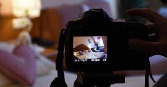 Qadın tualetində gizli kamera tapıldı - FOTO