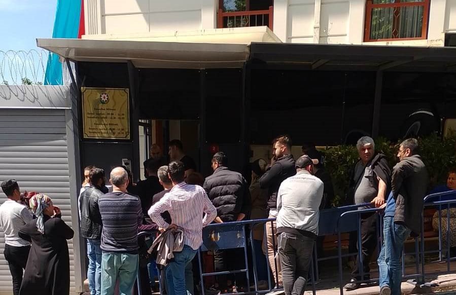 İstanbulda sənədsiz yaşayan azərbaycanlılar deport təhlükəsiylə üz-üzədir - Hökumət bir neçə dövlət qurumundan ibarət komissiya yaradıb, ancaq... (VİDEO)