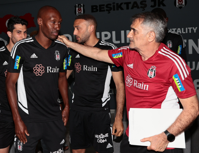 Atiba Hatçinson aktiv futbolla vidalaşdı - Kanadalı futbolçu vida mərasimində ağladı (FOTO)