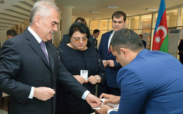 Vasif Talıbov, arvadı, qızı və oğlanları... - Talıbovla daha bir bizneslərini təhvil verdilər