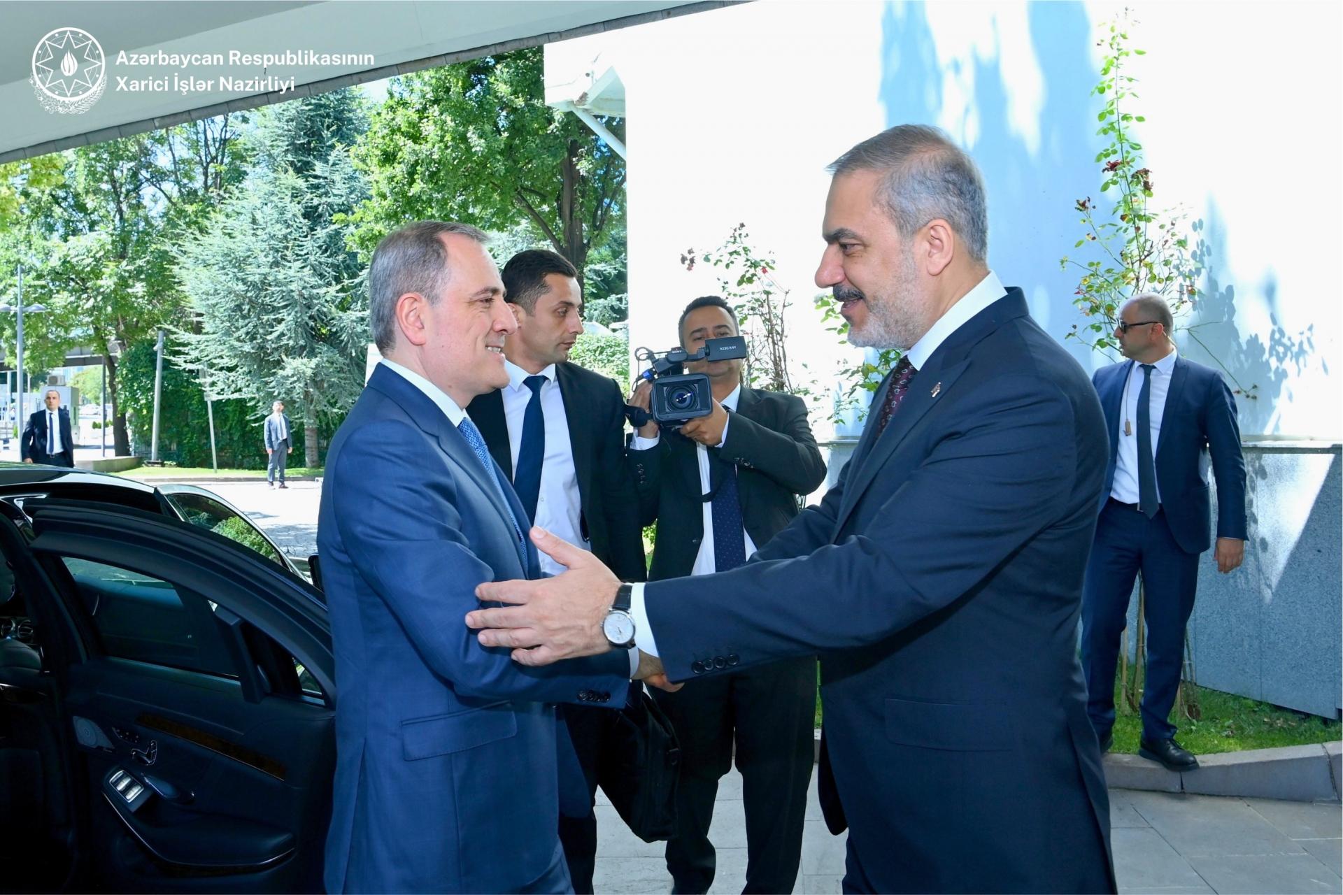 Ceyhun Bayramov Fidanla müzakirədə: "Bölgədə vəziyyətin sabitləşməsi üçün..."
