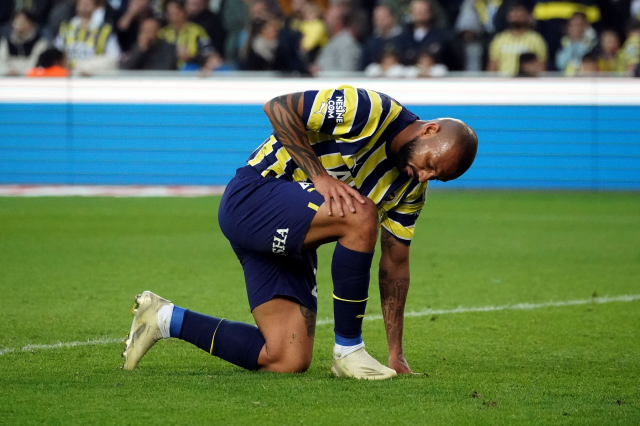 "Fənərbağça"nın sabiq futbolçusu Acun Ilıcalıya "tərs şapalaq" atdı &nbsp;