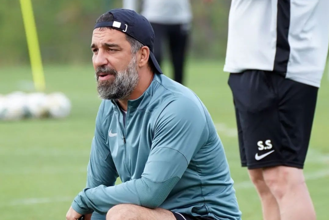 Arda Turan &ldquo;Qalatasaray&rdquo;ın futbolçusunu heyətə qatmaq istəyir