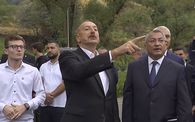 "İnsanlar çaya yaxınlaşa bilmirlər" - Prezident komitə sədrinə irad tutdu (VİDEO)