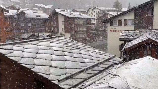 İsveçrə payızı yaşamadan qışa keçdi - Ölkəyə qar yağıb (FOTOLAR)