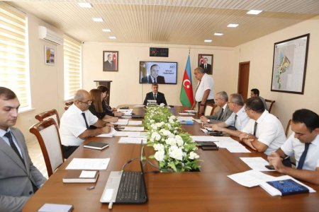 Şirvan İcra Hakimiyyətində şəhərdə görülmüş işlər və qarşıda duran vəzifələr müzakirə olunub - FOTOLAR