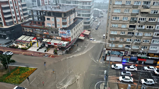 İstanbulda seldən zərər çəkən ailələrə maddi yardım ediləcək - Nazir açıqladı