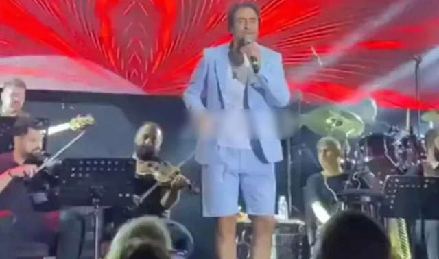 Şortiklə səhnəyə çıxan Mahsun Kırmızıgül üzr istəyib