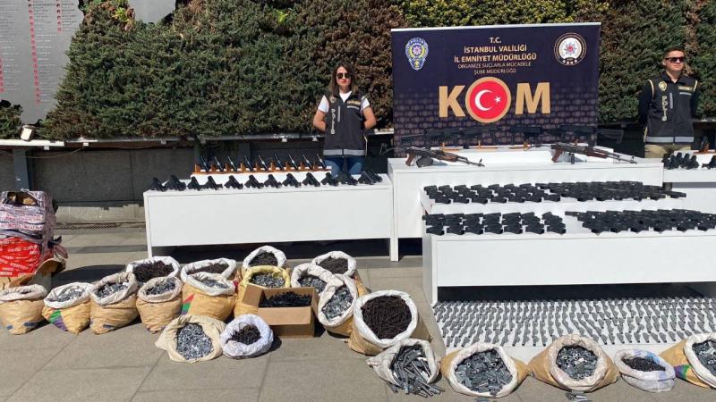 İstanbulda silah qaçaqmalçılığına qarşı əməliyyat: 10 nəfər saxlanılıb