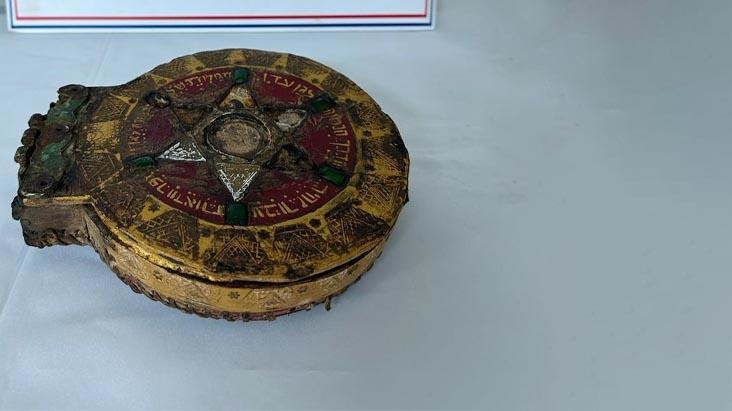 İstanbulda qızıl&nbsp;əlyazmalı Tövrat ələ keçirildi - 2 milyon dollara satmaq istəyənlər saxlanııb (FOTO)