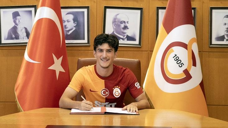"Qalatasaray" "Borussiya"nın 17 yaşlı oyunçusunu aldı - Açıqlama