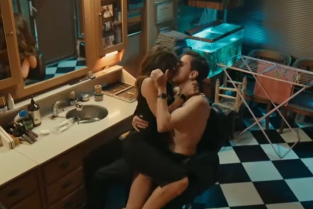 Türk serialında sevişmə səhnəsi - VİDEO