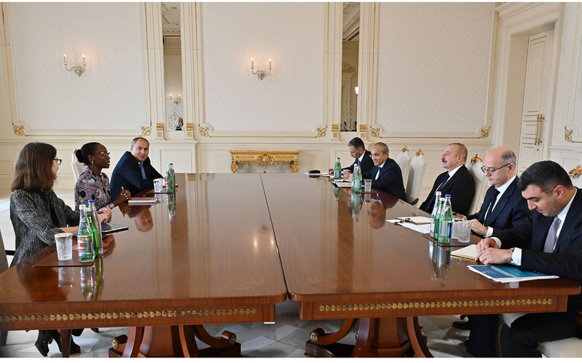 Prezident İlham Əliyev Dünya Bankının rəsmisi ilə görüşdü - Müzakirə (FOTO)