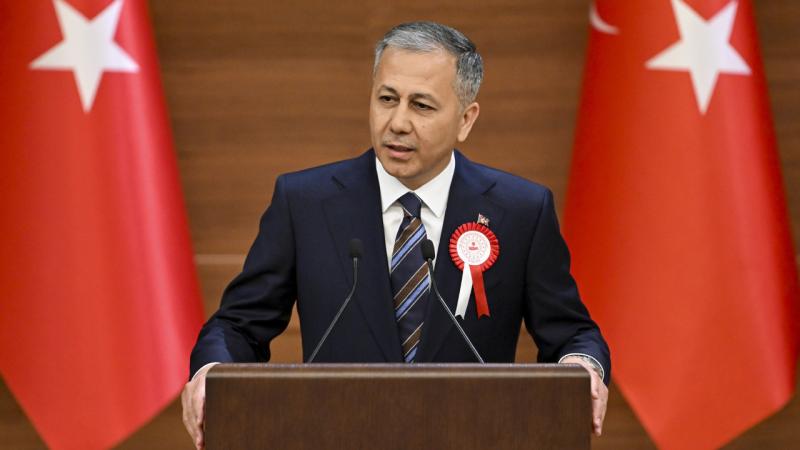 Türkiyədə sosial şəbəkələrdə təxribat xarakterli paylaşımlar edən 18 nəfər tutulub - Nazir açıqladı