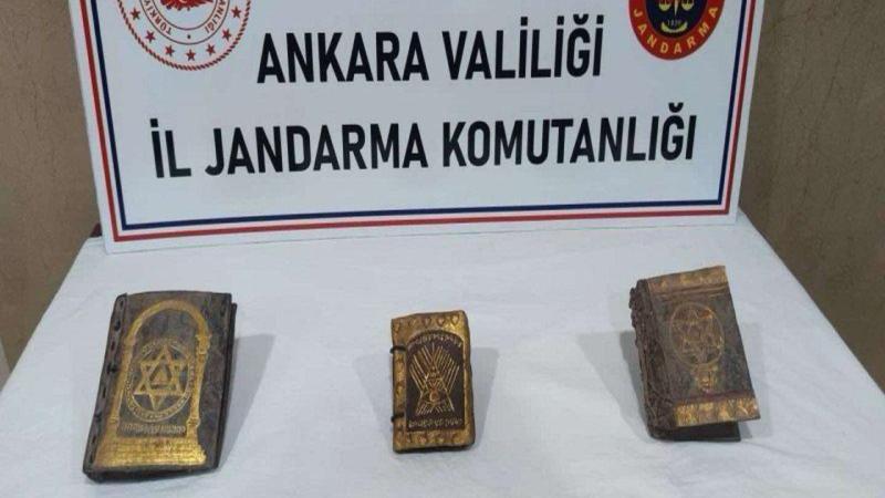 13-cü əsrə aid 3 İbranicə kitabı 20 milyona satanmaq istəyənlər saxlanılıb - FOTO