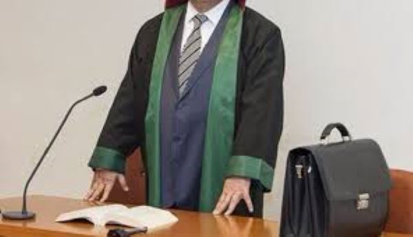 Vəkil adından qanunsuz istifadə edənlər cərimələnəcək - Dəyişiklik