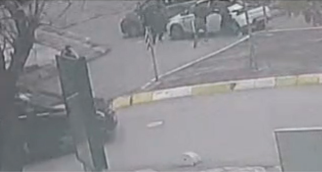 Məşhur futbolçu ilə arvadı yolda döyüldü - FOTOLAR