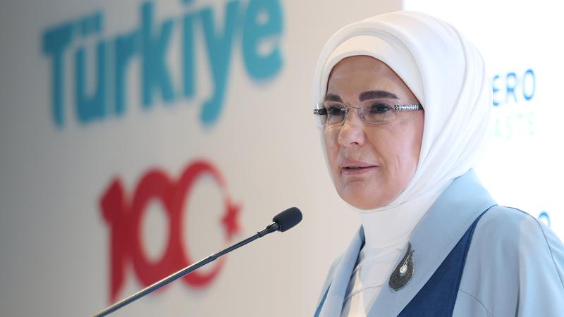 Əminə Ərdoğan: "15 iyul birlik və həmrəyliyin zəfəridir"