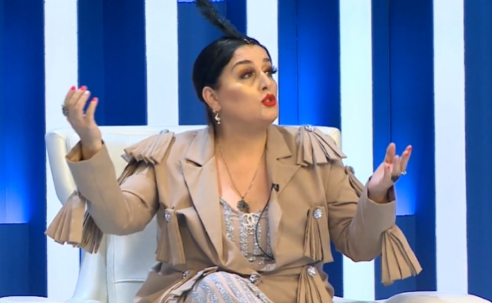 &ldquo;Sapım sizin ağzınıza, ağzınızı tikirəm&rdquo; - Elzanın yeni şeiri trend oldu