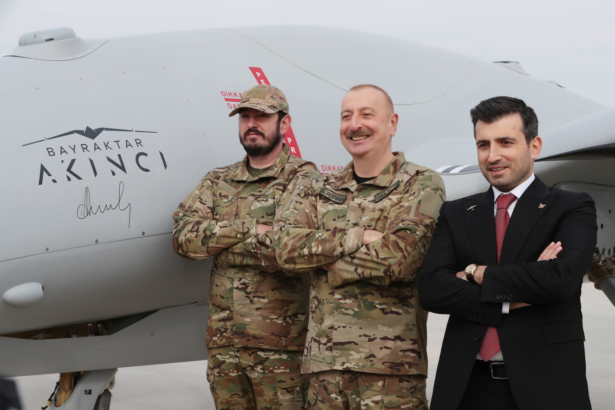 Azərbaycan Türkiyədən yeni &ldquo;Akıncı&rdquo; hücum PUA-ları alıb - İlham Əliyev və oğlu uçuşu izləyiblər (FOTOLAR) - Yenilənib