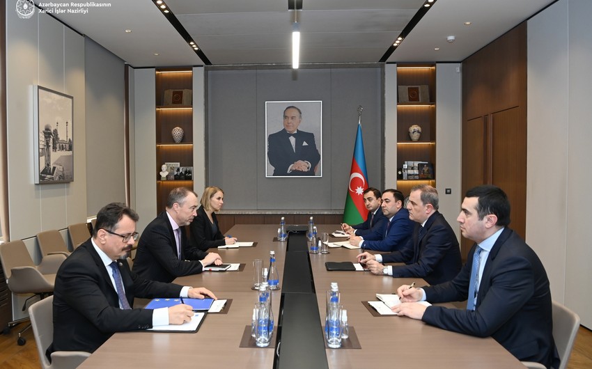Ceyhun Bayramov Aİ rəsmisi ilə müzakirədə: "Ermənistan sülh prosesinə zərbə vurmaq..."