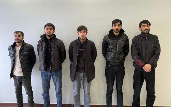 Üç mağazadan oğurluq edən dəstə üzvləri saxlanılıb