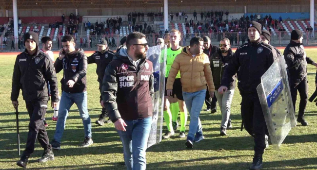 Türkiyədə hakimi vuran futbolçu tutulub